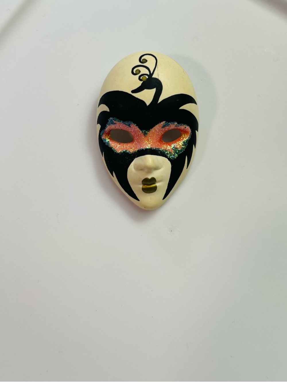 Vintage 80s Handcrafted Venetian Mask Brooch in Black, Pink & Gold